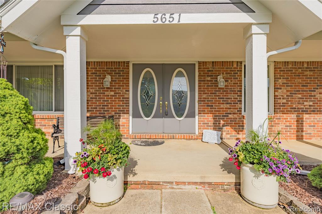 5651 Warrenshire Drive, West Bloomfield, MI — Photo 11