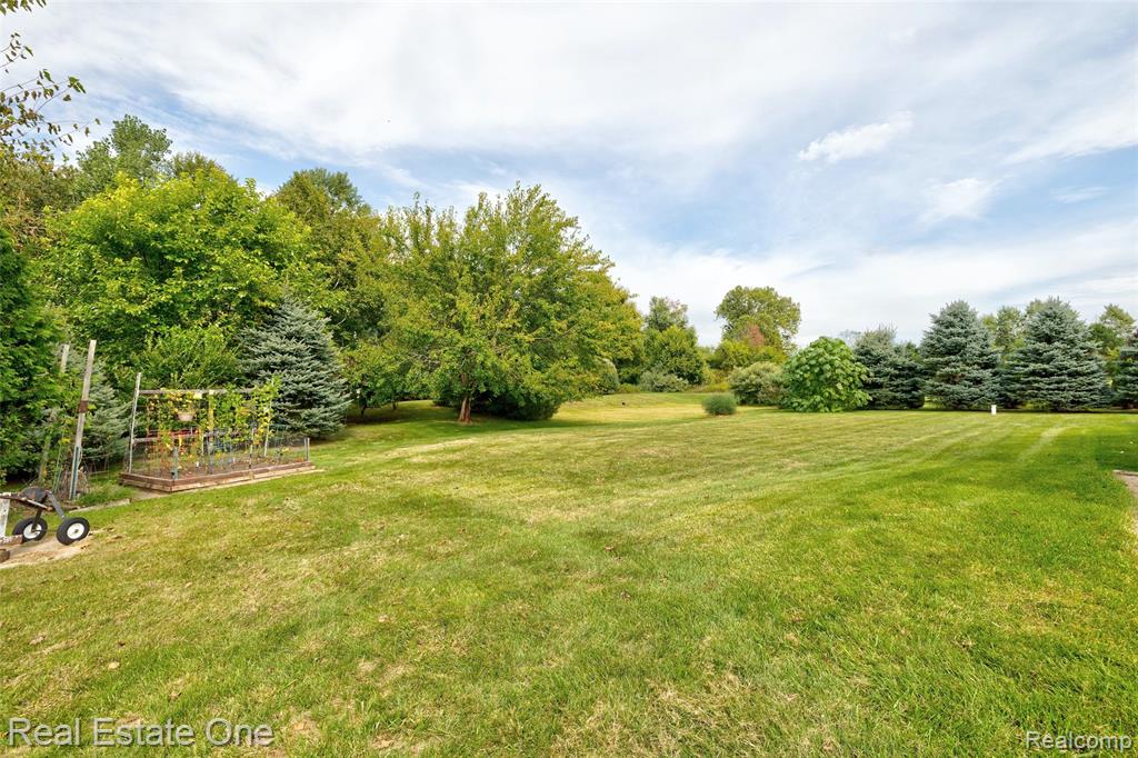5899 Cobblestone Drive, Almont, MI 48461 — Photo 42