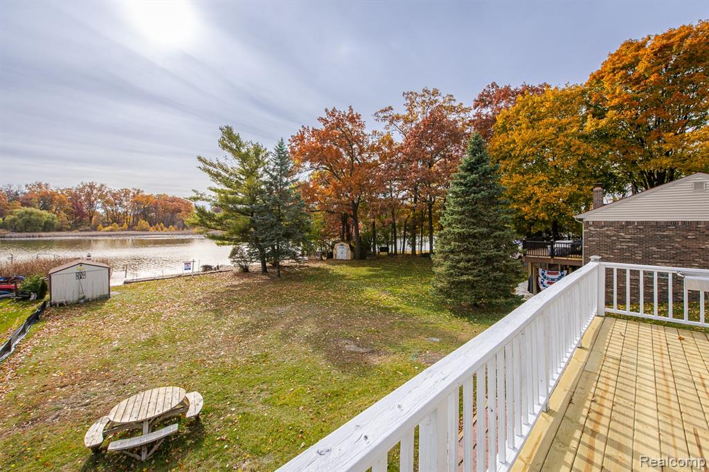 4851 Shoreline Boulevard, Waterford, MI 48329 — Photo 37
