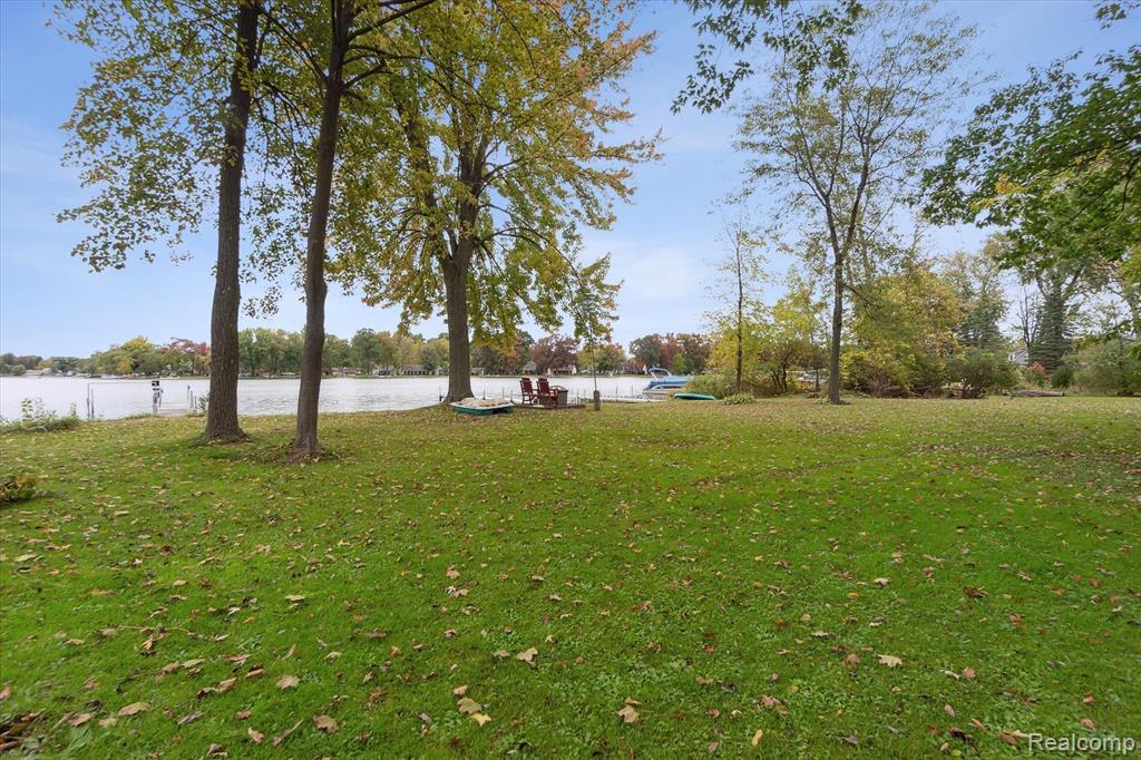 5630 Glen Echo Drive, Howell, MI 48843 — Photo 9