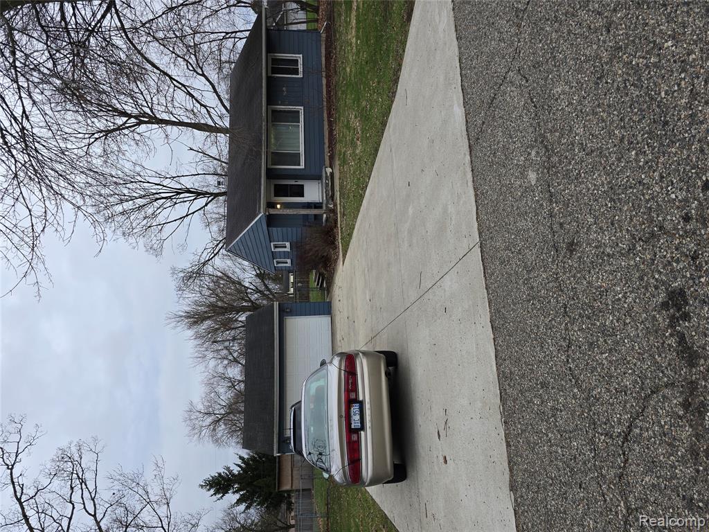 6465 Monrovia Drive, Waterford, MI 48329 — Photo 3
