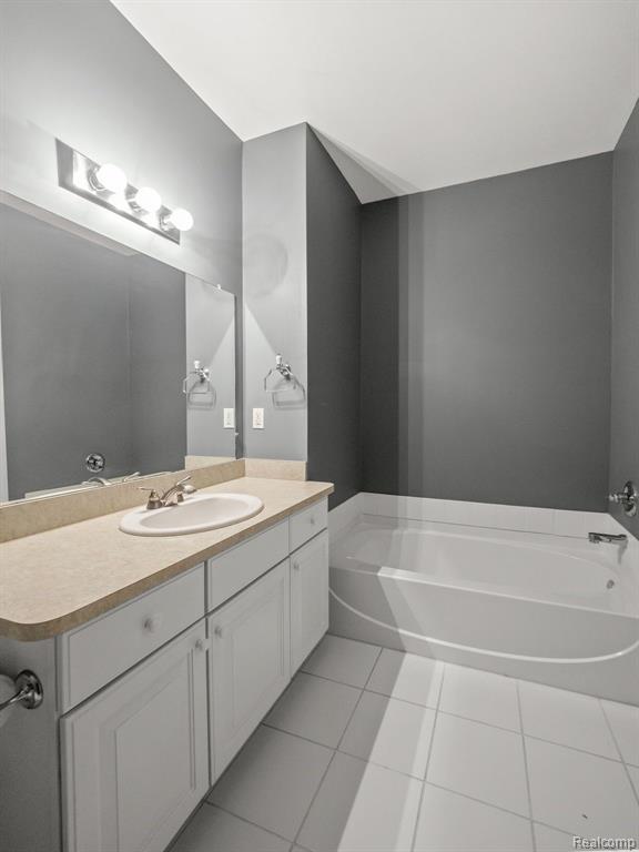 7683 AMBASSADOR Drive, Shelby Twp, MI 48316 — Photo 24