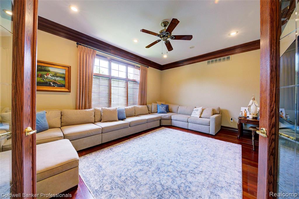4546 Forest Edge Lane, West Bloomfield, MI 48323 — Photo 16