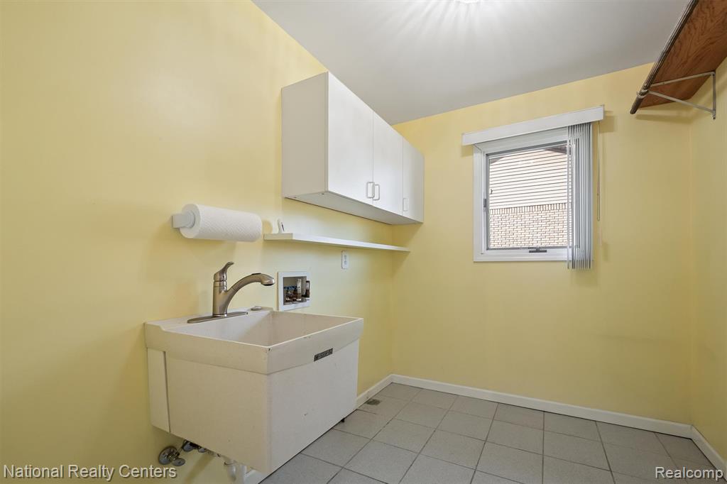 667 Shortridge Avenue, Rochester Hills, MI 48307 — Photo 16