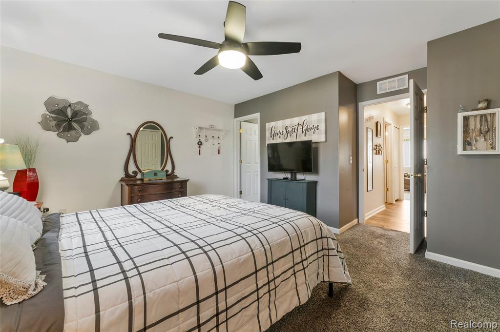 33585 Pondview Circle, 116, Livonia, MI 48152 — Photo 14