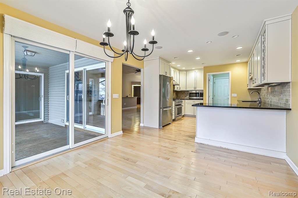 941 PERSIMMON Drive, Brighton, MI 48116 — Photo 15