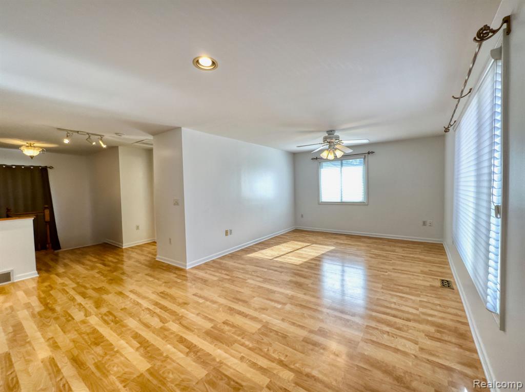 806 N ALTADENA Avenue, Royal Oak, MI 48067 — Photo 10