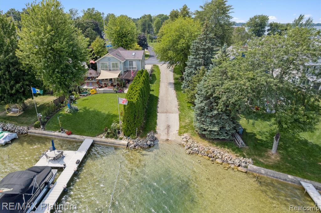 11181 W FERNDALE Drive, Manitou Beach, MI 49253 — Photo 23