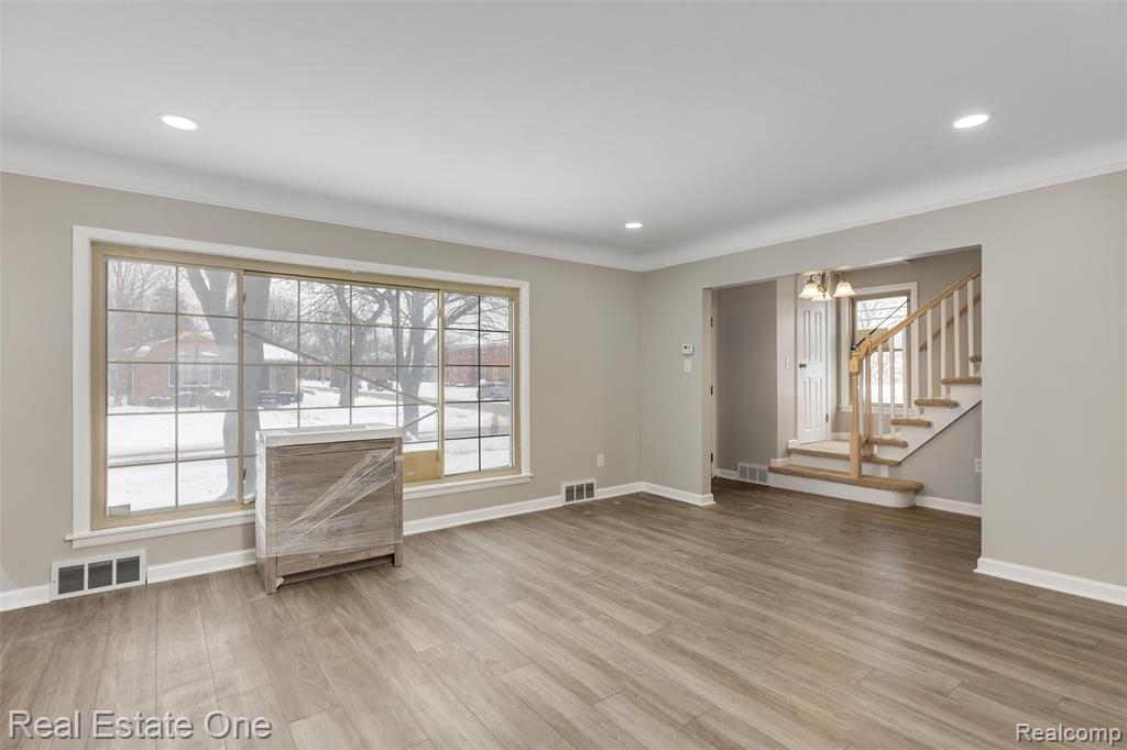 19196 Berden Street, Grosse Pointe, MI 48236 — Photo 7