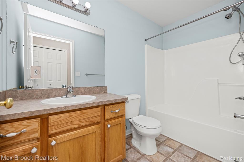 71 DONNA Court, Waterford, MI 48327 — Photo 14