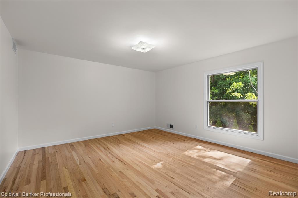 5890 Pinecroft Drive, West Bloomfield, MI — Photo 24