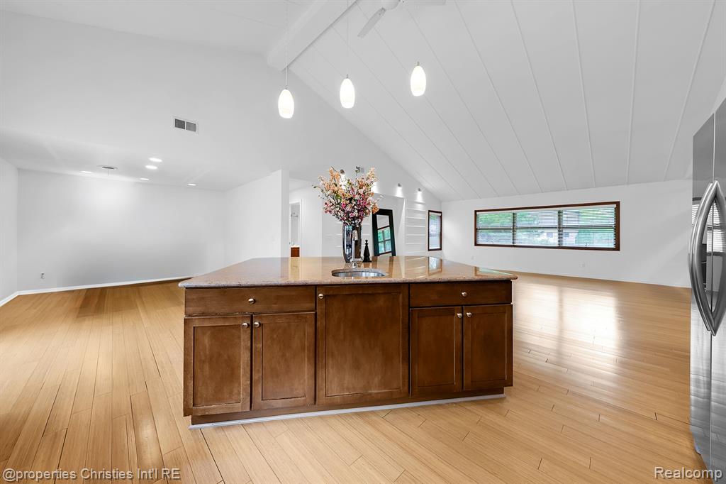 561 Yorkton Lane, Bloomfield Hills, MI 48304 — Photo 18
