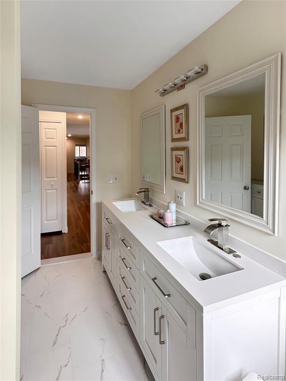 457 LAKE FOREST Road, Rochester Hills, MI 48309 — Photo 14