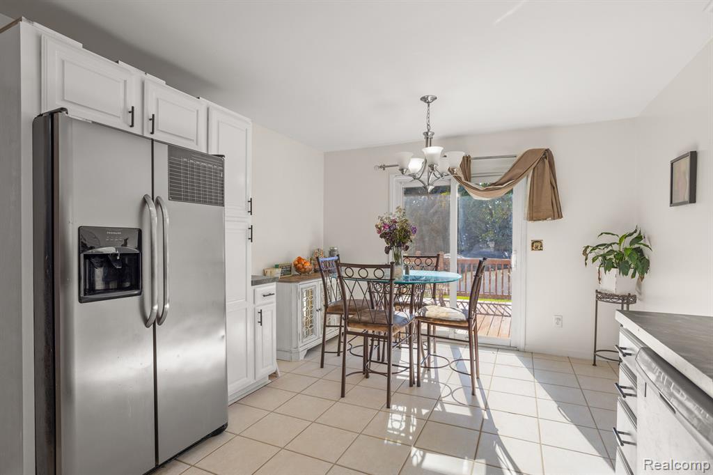 811 SAINT JOHNS Boulevard, Lincoln Park, MI 48146 — Photo 10