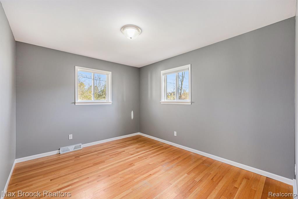 6604 Doyon Drive N, Waterford, MI 48327 — Photo 15