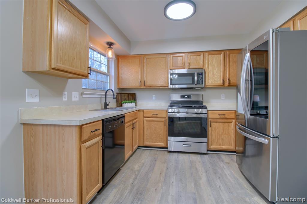 41816 White Tail Lane, Canton, MI 48188 — Photo 11