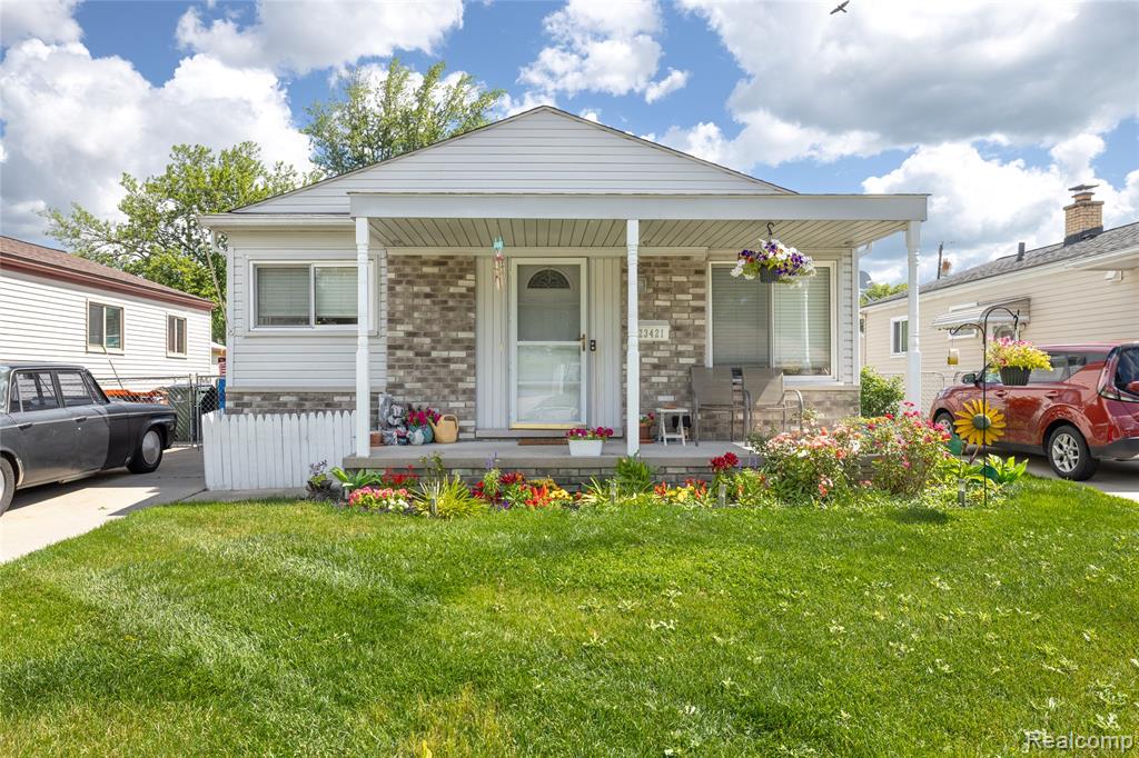 23421 Allor Street, Saint Clair Shores, MI 48082