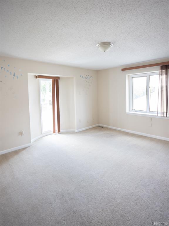 5881 NANEVA, West Bloomfield, MI — Photo 46