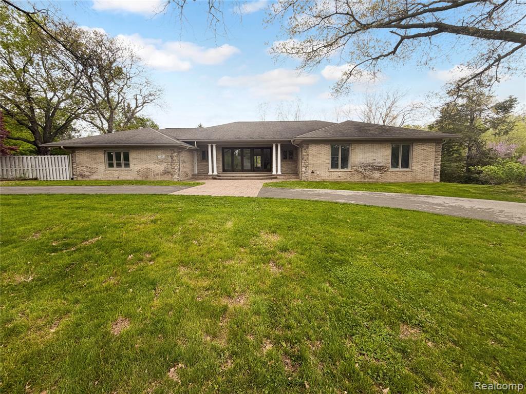 35854 Castlemeadow Drive, Farmington, MI 48335 — front exterior