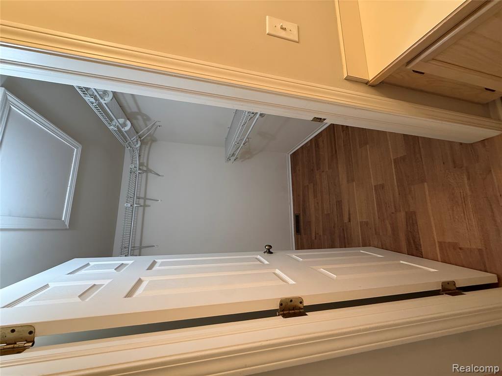 7059 Colonial Oaks Drive, Waterford, MI 48327 — Photo 35