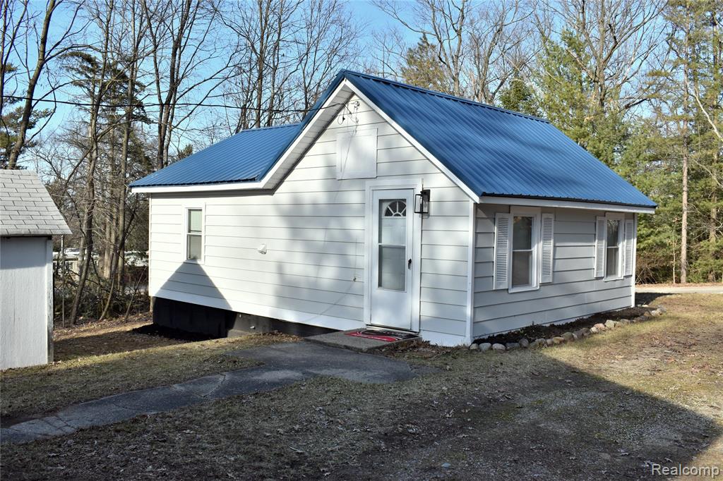 126 Lasalle Avenue, Houghton Lake, MI 48629 — Photo 19