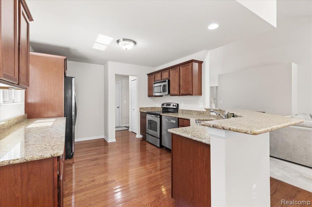30216 VIEWCREST Drive, Novi, MI 48377 — Photo 16