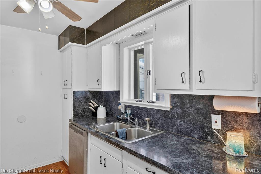 4444 Carmanwood Drive, Flint, MI 48507 — Photo 14