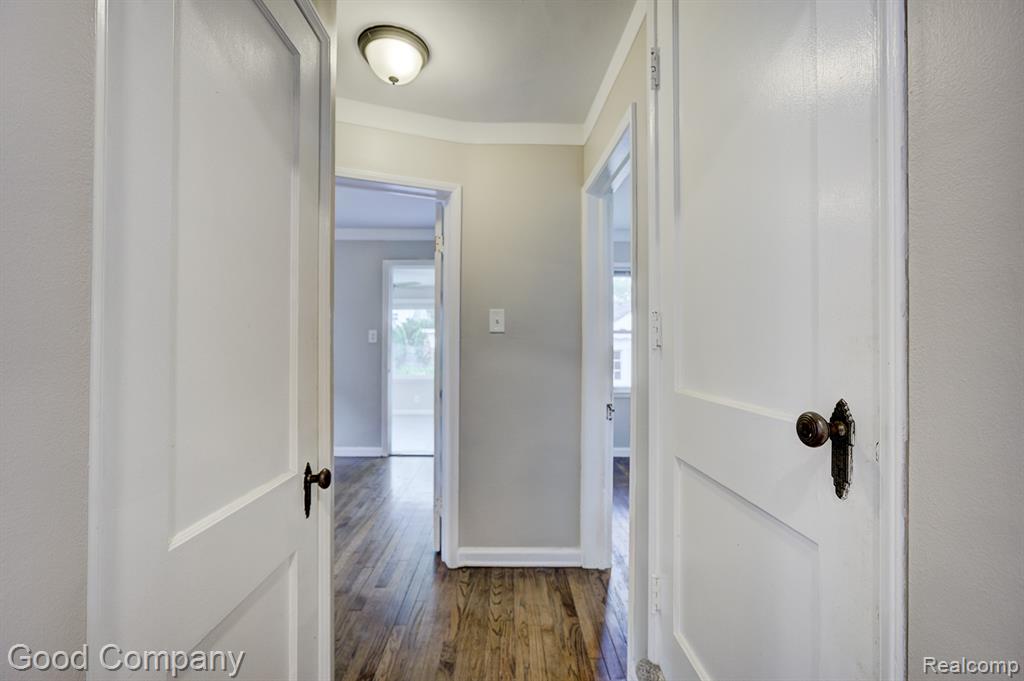 830 W HAZELHURST Street, Ferndale, MI 48220 — Photo 13