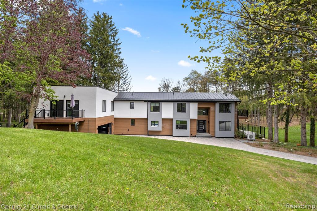 10459 Hyne Road, Brighton, MI 48114 — front exterior