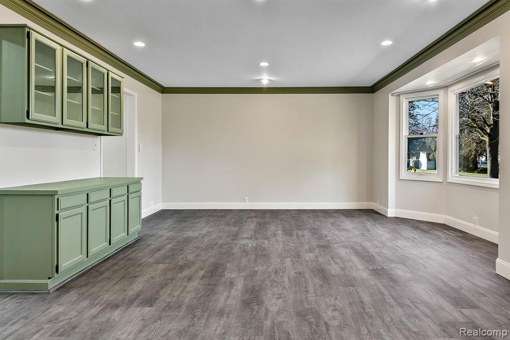 6865 FREDMOOR Drive, Troy, MI 48098 — Photo 9