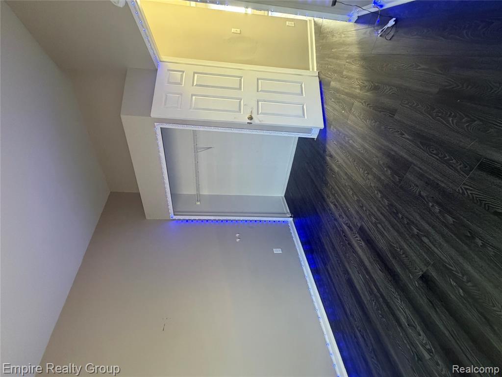 590 Thornhill Court, Belleville, MI 48111 — Photo 8