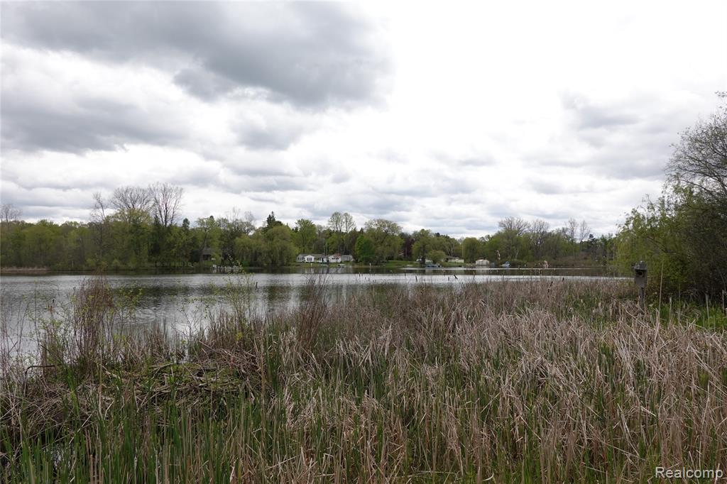 454 East Road, Holly, MI 48442 — Photo 9