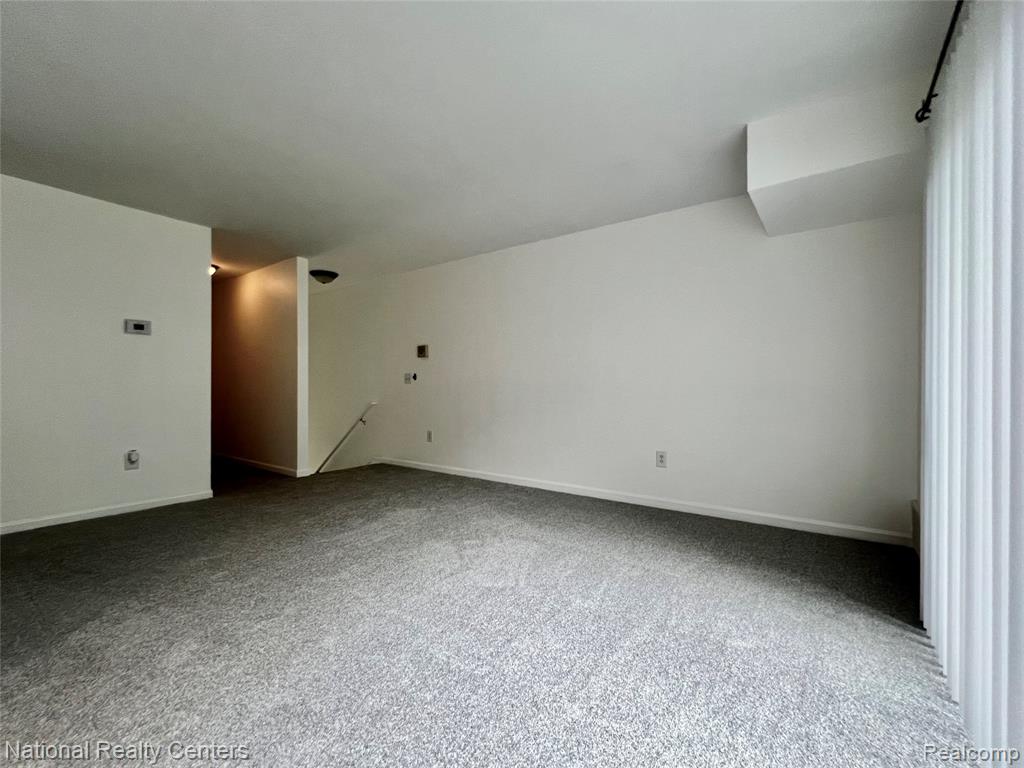 33911 Pondview Circle, Livonia, MI 48152 — Photo 9