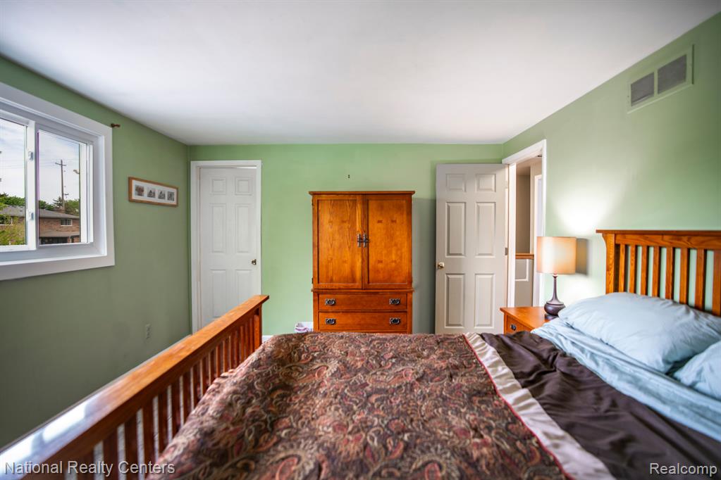 42438 SOMERSET Court, Canton, MI 48187 — Photo 16