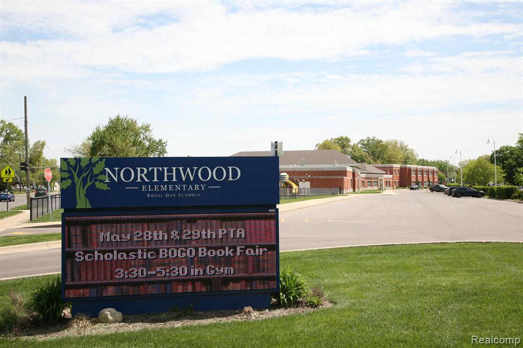 717 W 12 MILE Road, Royal Oak, MI 48073 — Photo 37