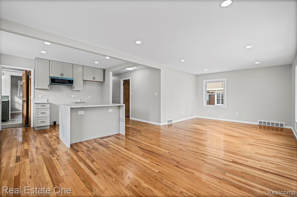 13344 Hart Avenue, Huntington Woods, MI — Photo 6
