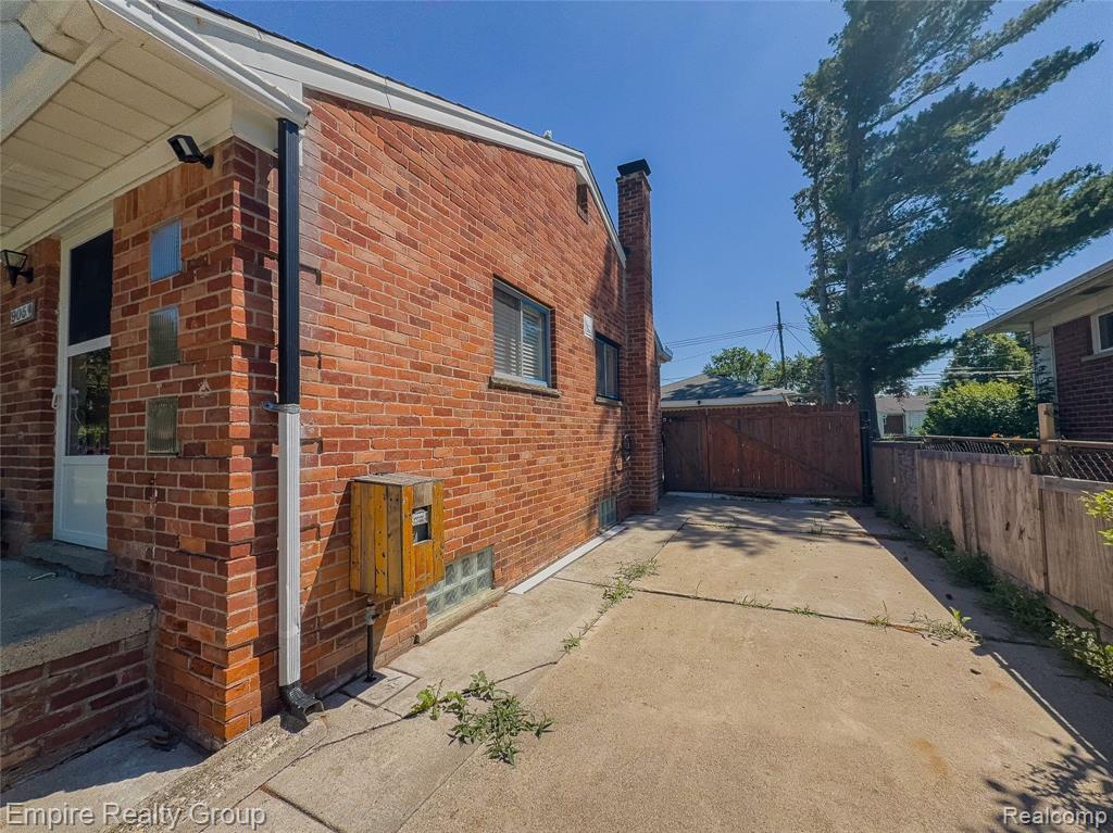 905 N Esplanade Street, Mount Clemens, MI 48043 — Photo 2
