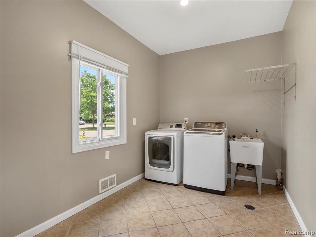 890 Darwin Place Court, Rochester Hills, MI 48307 — Photo 25