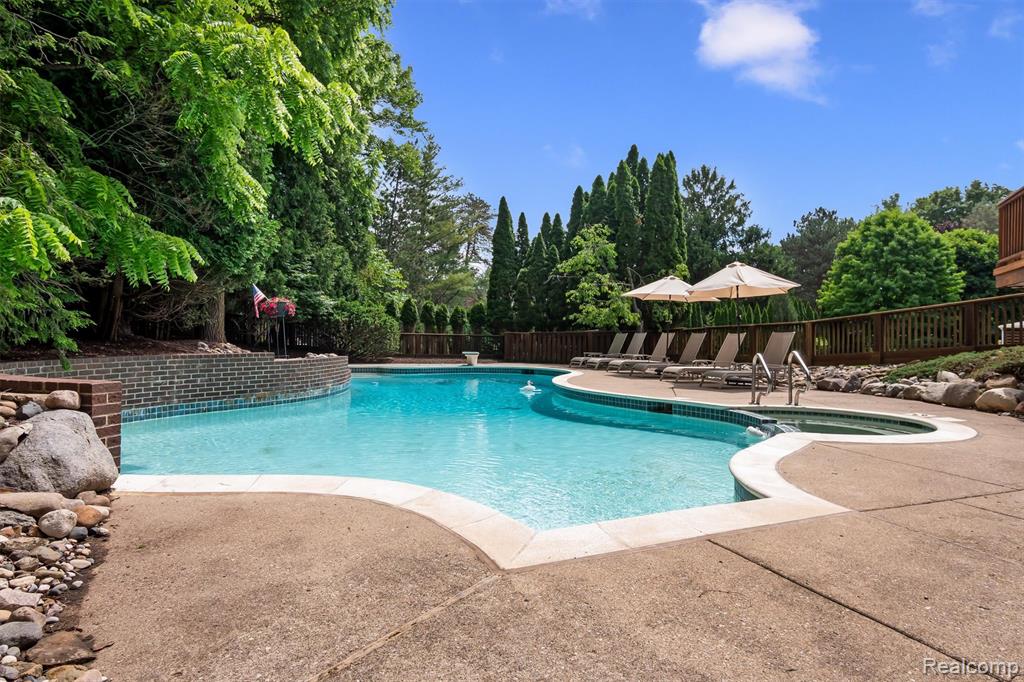 5863 Seville Circle, Orchard Lake Village, MI 48324 — Photo 9