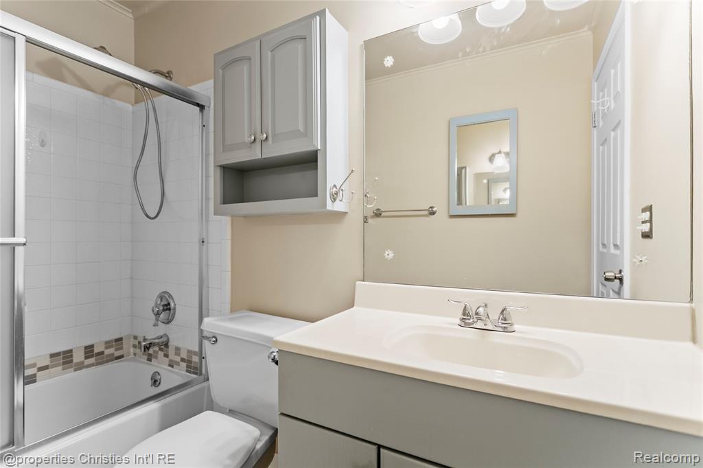 8834 Janis Street, Shelby Twp, MI 48317 — Photo 18