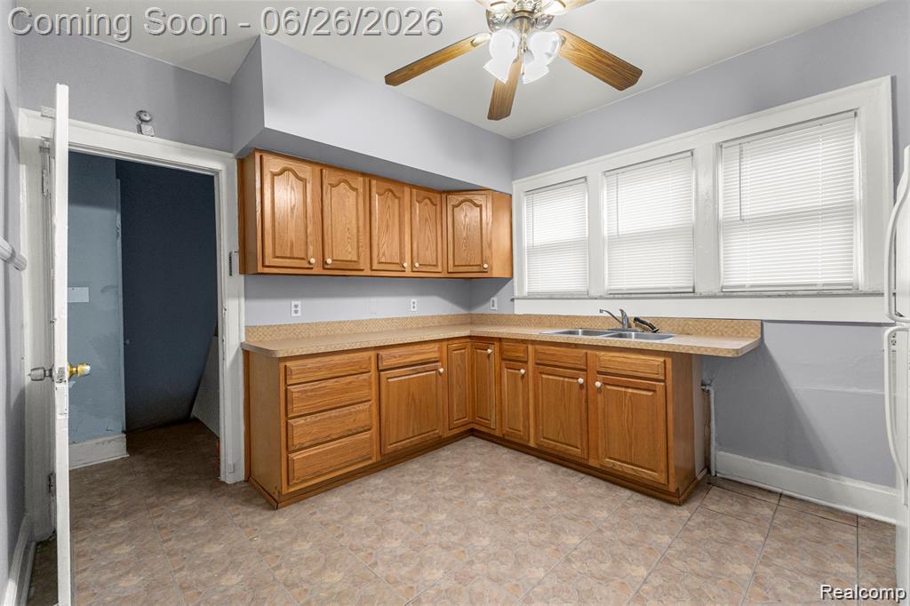2015 Gladstone Street, Detroit, MI 48206 — Photo 15
