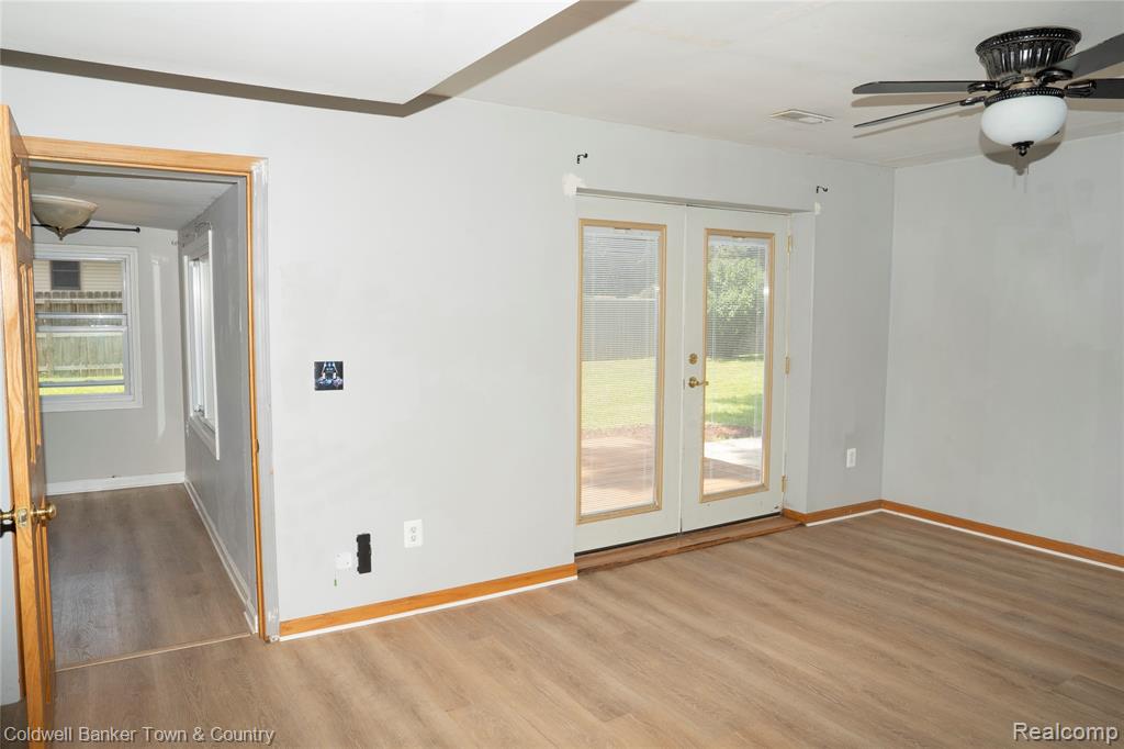 528 W Clinton Street, Howell, MI 48843 — Photo 11