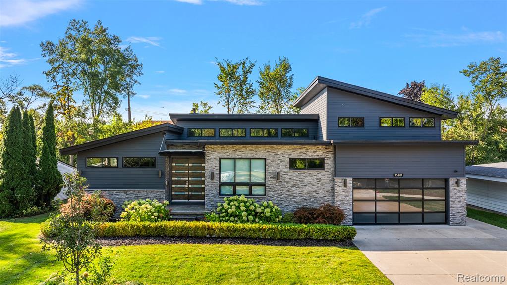 16281 Buckingham Avenue, Beverly Hills, MI 48009