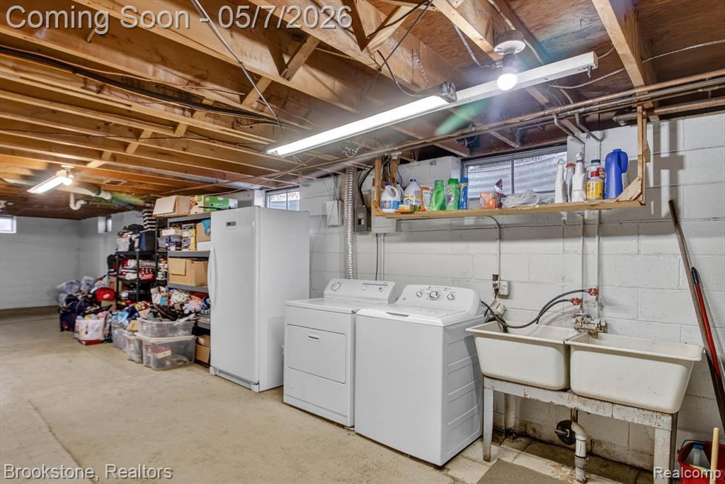 2732 Lacota Road, Waterford, MI 48328 — Photo 31