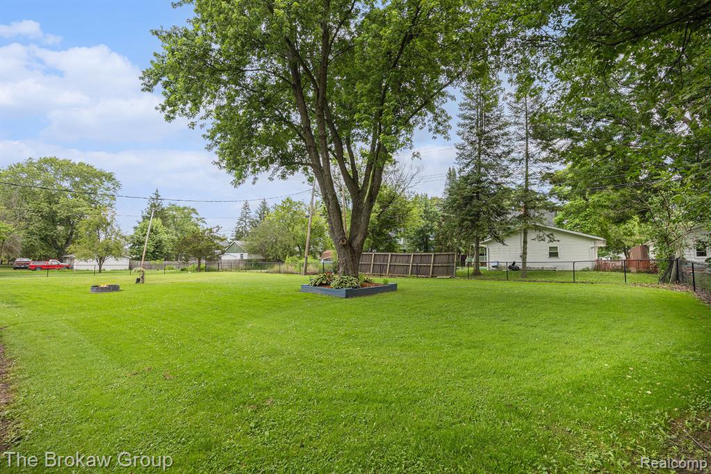420 N Neeper Street, Capac, MI 48014 — Photo 24