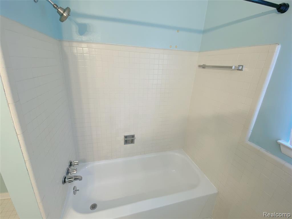 407 Fox Hills Drive N, Bloomfield Hills, MI 48304 — Photo 15