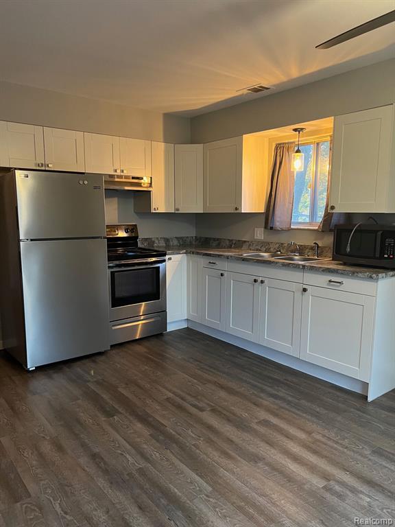 415 RAILROAD Street, Howell, MI 48843 — Photo 16