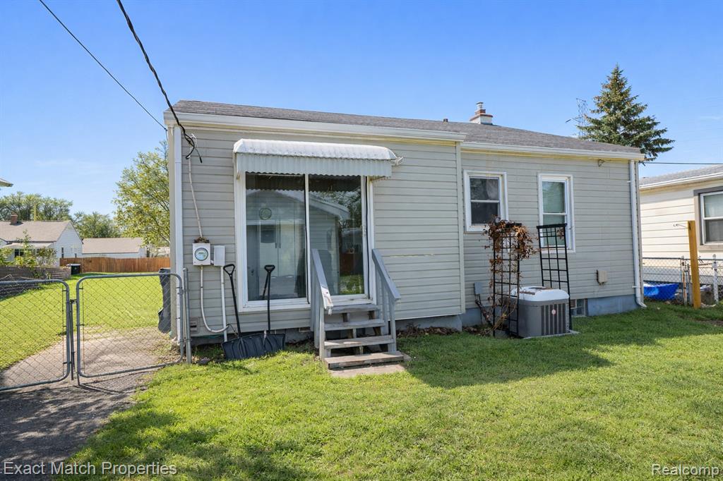 102 E Cornell Avenue, Pontiac, MI 48340 — Photo 3