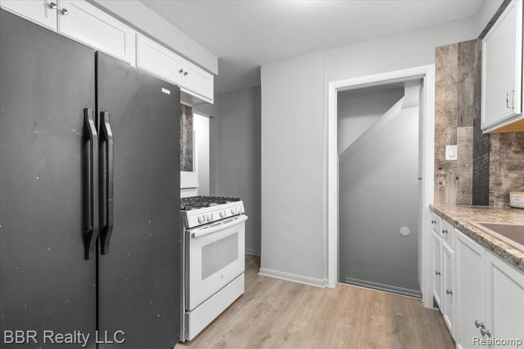 408 WHITE Avenue, Lincoln Park, MI 48146 — Photo 12