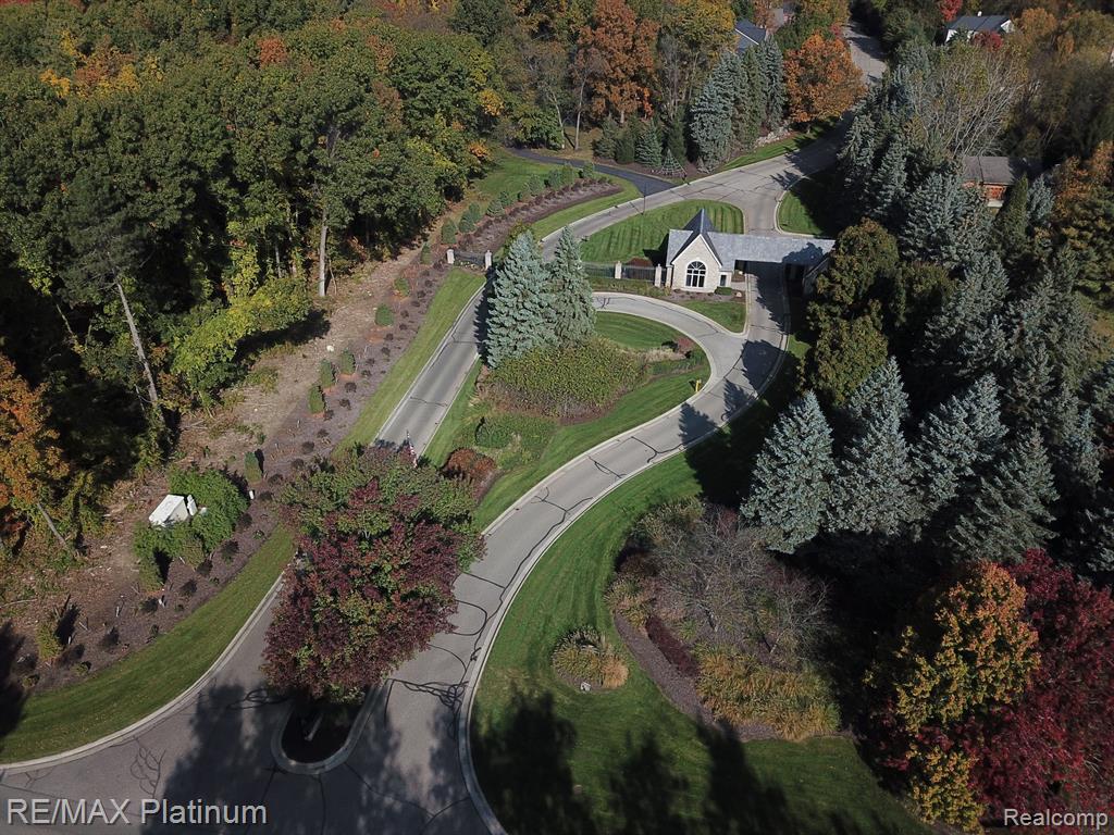 9037 RIDGEFIELD Drive, Brighton, MI 48114 — Photo 55